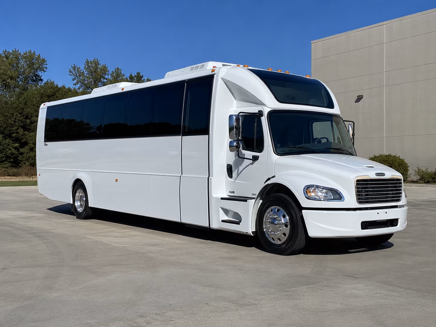 woodbridge 28 passenger party bus